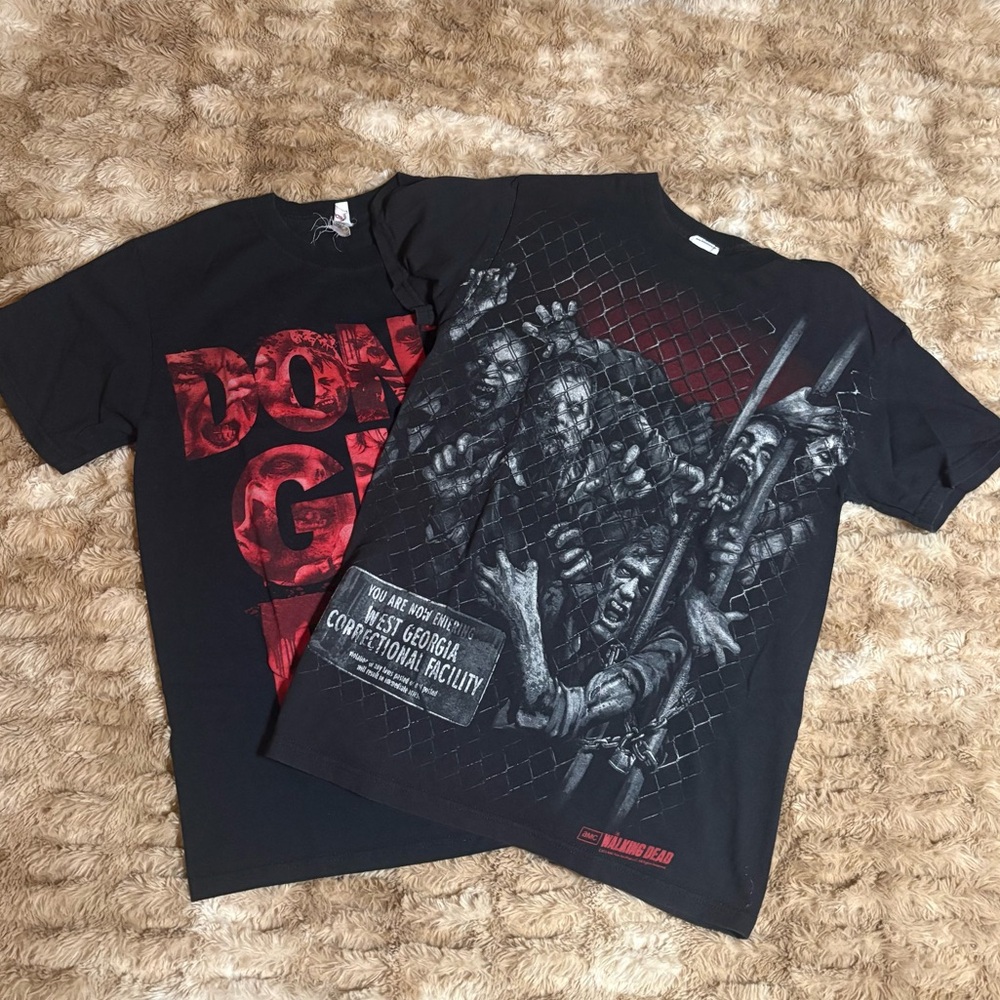 2 TWD (The Walking Dead) T-Shirts